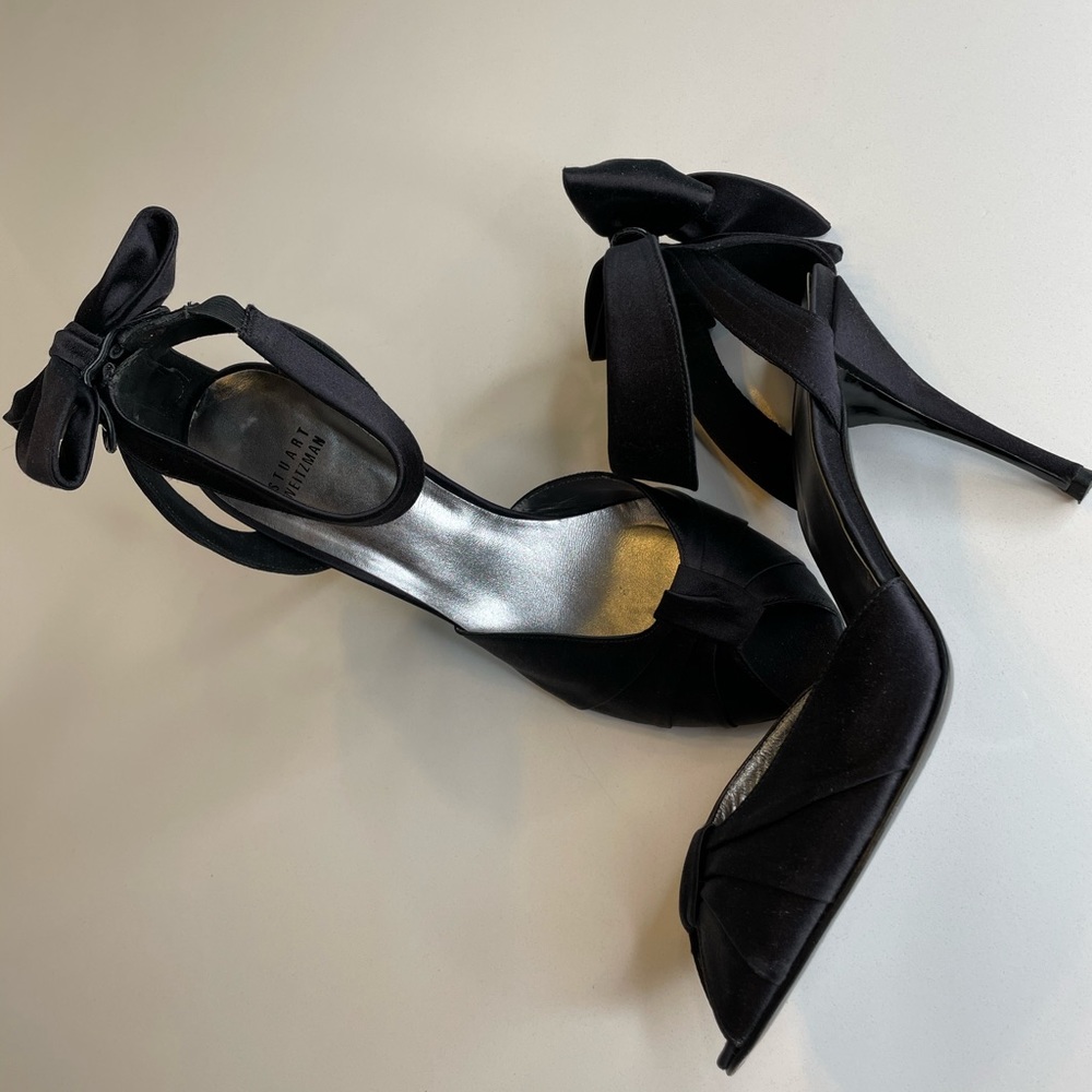Stuart weitzman satin shoe with bow